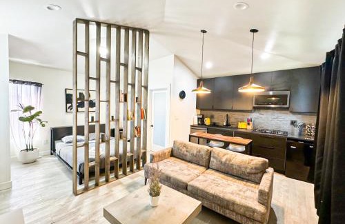 Ladera Heights House | Charming Poolside ADU Near SoFi Stadium - MK3LAD