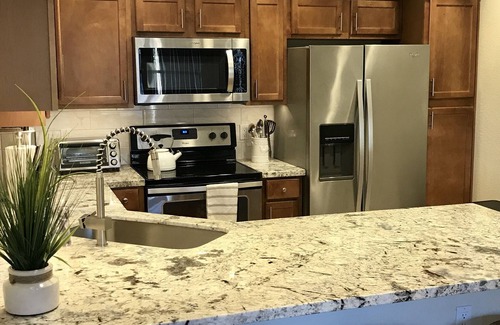 Central Scottsdale Condo | Charming Poolside Condo - Spotless Clean