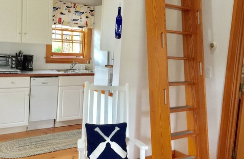 Eel Point Cottage | Charming Post and Beam Cottage! Walk to the beach, Tennis, Bike Path, & Shuttle