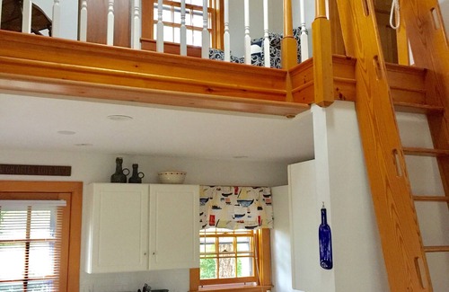 Eel Point Cottage | Charming Post and Beam Cottage! Walk to the beach, Tennis, Bike Path, & Shuttle