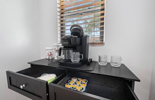Sam Hughes House | Charming Private 2-bedroom house steps from UofA Football Stadium!