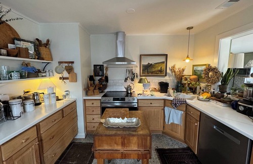 Rose Hill House | Charming Private 3-bedroom House with Beautiful Yard - One Mile to Metro