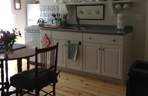 Blue Hill Cottage | Charming, private cottage for two