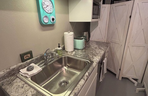 Pella Apartment | Charming private entry apartment tucked under victorian home 6 miles from Pella.