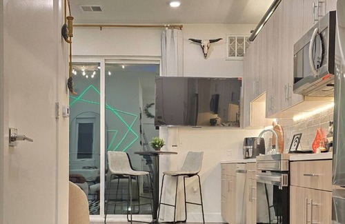 Lincoln Park Apartment | Charming private - Only 15 Minutes from Red Rocks & Amphitheatre.