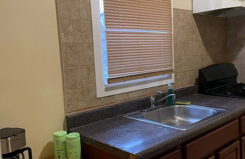 Newark Apartment | Charming private room in delightful Newark with WiFi, AC