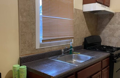 Newark Apartment | Charming private room in delightful Newark with WiFi, AC