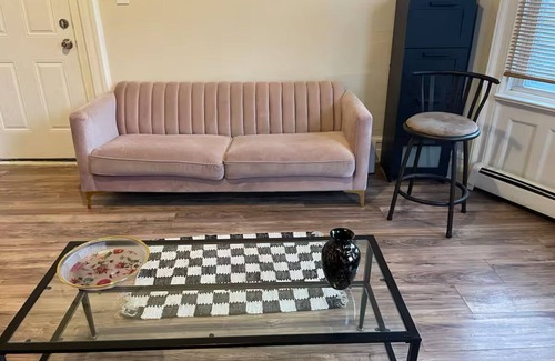 Newark Apartment | Charming private room in delightful Newark with WiFi, AC