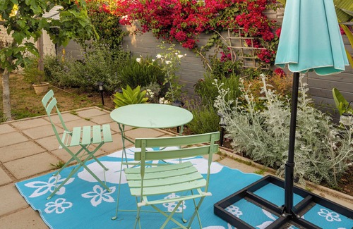 Westchester House | Charming private, secure 1-bedroom garden house with WiFi and AC in Los Angeles