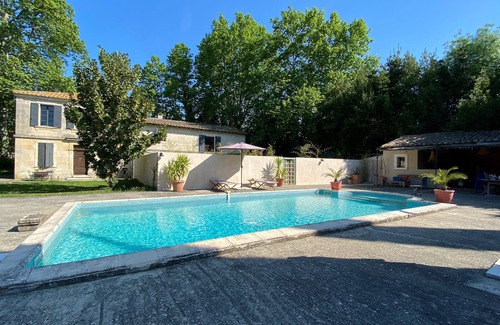 Arles House | Charming Provencal farmhouse in a green setting