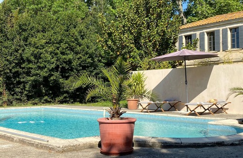 Arles House | Charming Provencal farmhouse in a green setting