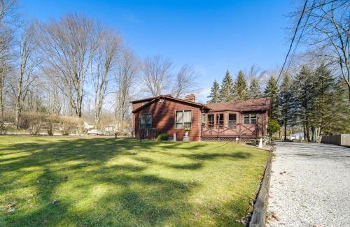 Westford House | Charming Pymatuning Lake House Near Park and Beach