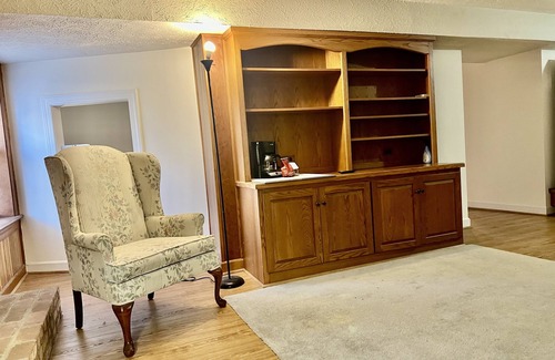 Boonsboro Apartment | Charming- Quiet Apartment, Gorgeous Neighborhood, near to Hospitals.