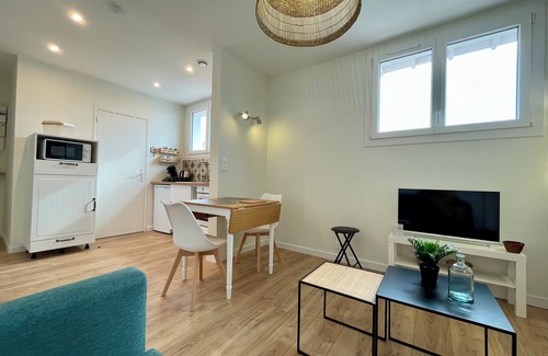 Downtown Le Havre Apartment | Charming, quiet apartment in an ideal location with an incredible view!