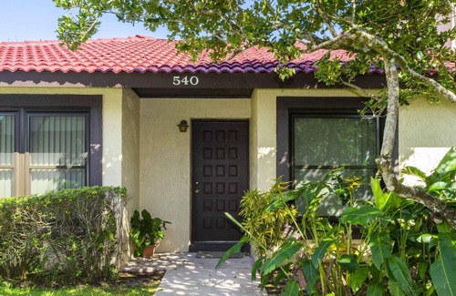 Poinciana Condo | Charming quiet condo