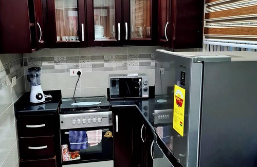 Accra Apartment | Charming Quiet & Cozy Close to Highway