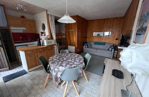 Les Angles Apartment | Charming Quiet Studio with Balcony, Bunk Beds, and Shuttle Stop Nearby