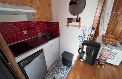 Les Angles Apartment | Charming Quiet Studio with Balcony, Bunk Beds, and Shuttle Stop Nearby