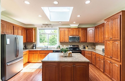 Blaine House | Charming rambler on 5 private acres in the county. Sleeps 8. Starlink and A/C.