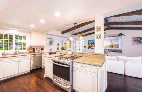 Hedgerow House | Charming Ranch w/spa, 1/2 acre near Miramar Beach