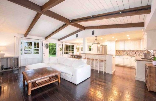 Hedgerow House | Charming Ranch w/spa, 1/2 acre near Miramar Beach