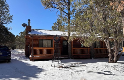 Eagar Cabin | Charming remodeled family cabin room for 8 nestled in the woods & near lakes