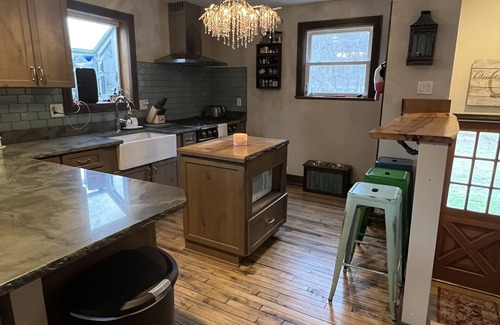 Valley Bend Other | Charming, remodeled farmhouse on the river to kayak with a hot tub & a firepit!