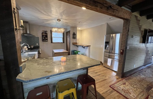 Valley Bend Other | Charming, remodeled farmhouse on the river to kayak with a hot tub & a firepit!
