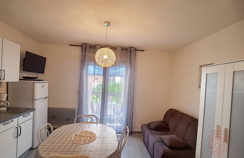 Lamalou-les-Bains Apartment | Charming Renovated Apartment with Terrace, Garden View, and Free Wi-Fi Near Lamalou-les-Bains Center