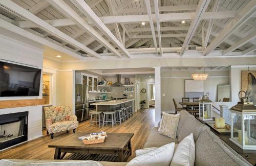 Avalon House | Charming Renovated Avalon Townhome, Walk to Beach!