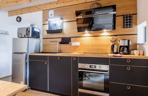 Bouvron Cottage | Charming Renovated Barn with Private Courtyard, Near Nantes and St Nazaire