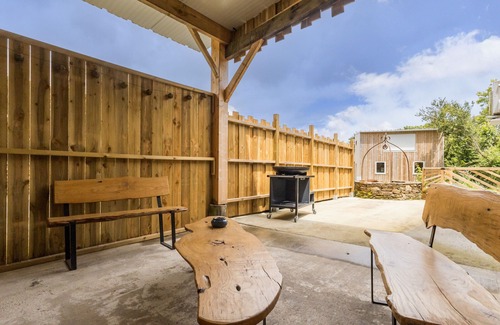 Bouvron Cottage | Charming Renovated Barn with Private Courtyard, Near Nantes and St Nazaire