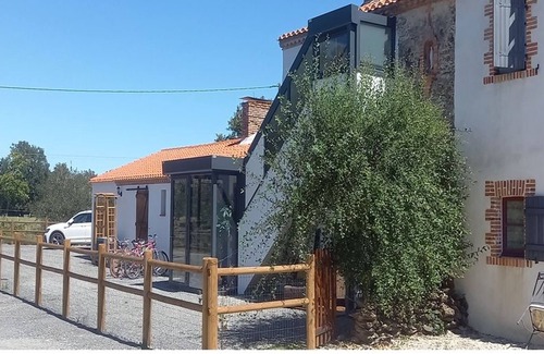 Challans-Gois Communaute Cottage | Charming Renovated Cottage with Heated Pool, Near Beaches and Nature, Pet-Friendly