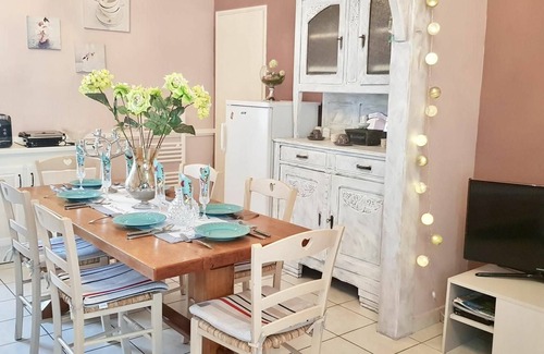 Brem Sur Mer Cottage | Charming Renovated Farmhouse: Terrace, BBQ, Near Private Lake, WiFi, Baby Equip.