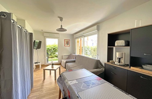 Berck-sur-Mer Apartment | Charming Renovated Ground-Floor Studio with Garden and Parking in Secure Residence