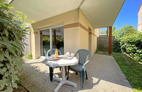 Berck-sur-Mer Apartment | Charming Renovated Ground-Floor Studio with Garden and Parking in Secure Residence