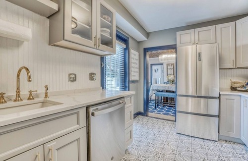 Historic District House | Charming Renovated Historic Home Downtown wparking