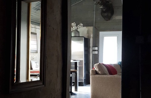 Weatherford House | CHARMING renovated barn with swimming pool & hot tub!
