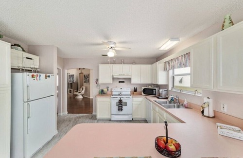 The Villages House | Charming Rental located near dining, shopping and entertainment venues!
