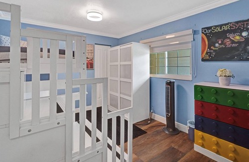 Lauderhill House | Charming Residential home 4/2 plus Den close to Sawgrass mall, Beaches.