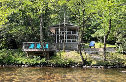 Blue Ridge Cabin | Charming Retreat- Aska Area, Cozy, Renovated 3BR/2.5BA with Stunning River Views