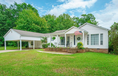 Hattiesburg House | Charming retreat close to downtown, restaurants and Southern Miss.