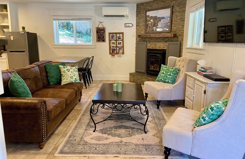 Atascadero House | Charming Retreat Home Amid Oak Trees in Central Coast Wine Country
