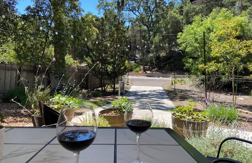 Atascadero House | Charming Retreat Home Amid Oak Trees in Central Coast Wine Country