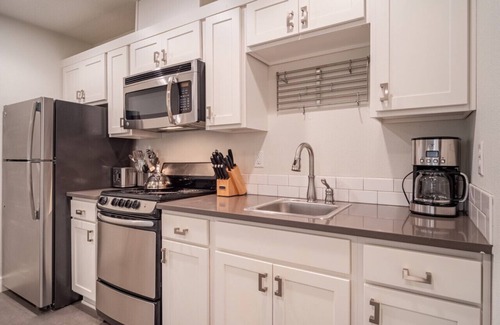 Sabin Apartment | Charming Retreat in PDX’s Alberta Arts District