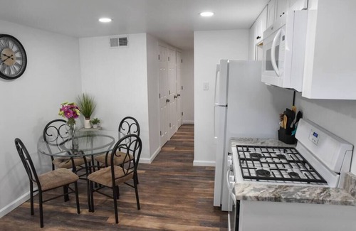 Mount Washington Apartment | Charming Retreat-Private Parking & Prime Location