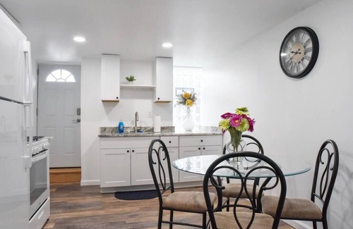 Mount Washington Apartment | Charming Retreat-Private Parking & Prime Location
