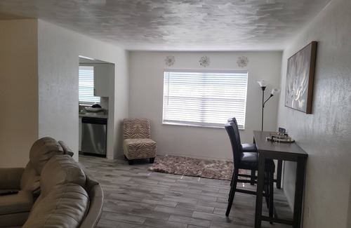 Deltona Lakes House | Charming Retreat - Your Perfect Getaway!