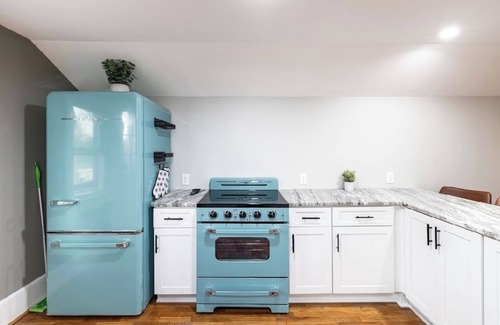 Albemarle Apartment | Charming Retro & Stylishly Updated Mid-Century Apartment Retreat Near Downtown