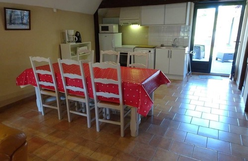 Saint-Sulpice Cottage | Charming Riverside Cottage with Bike Path, Nearby Eateries, and Horse Facilities